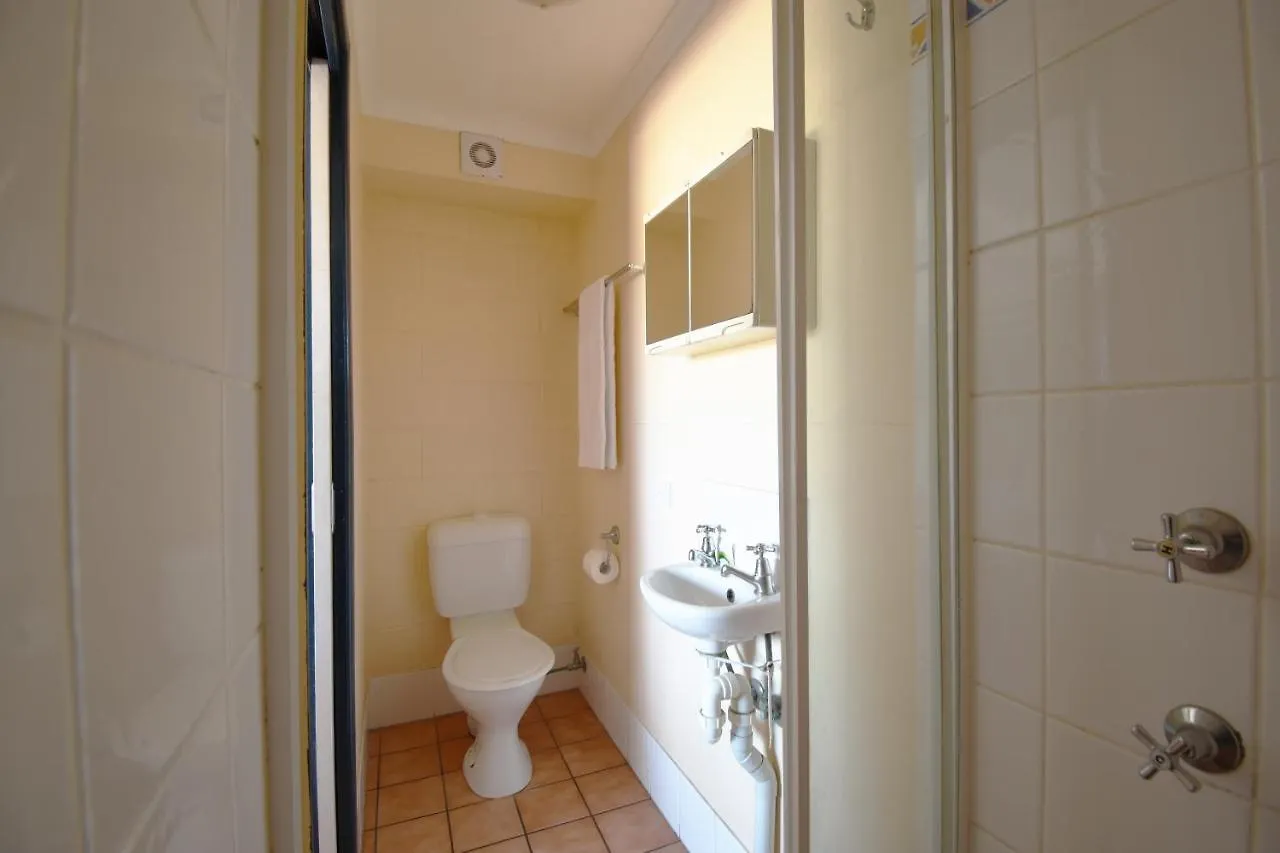 הוסטל Caloundra Backpackers 0*,